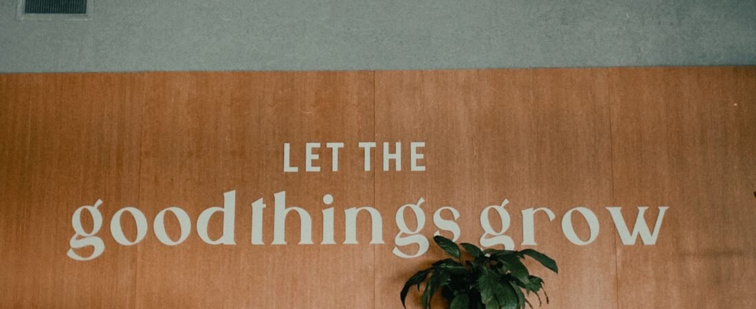 Đơn giản là gì? Không phải sống với ít hơn, mà là mang theo ít điều không cần thiết hơn.